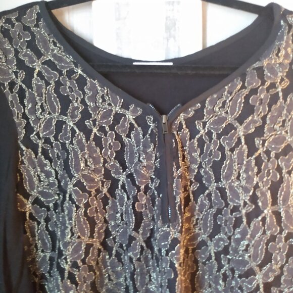 Maurices Plus Size 2 Black Zip V Neck Metallic Lace 3/4 Sleeve StretchTop - Picture 2 of 11